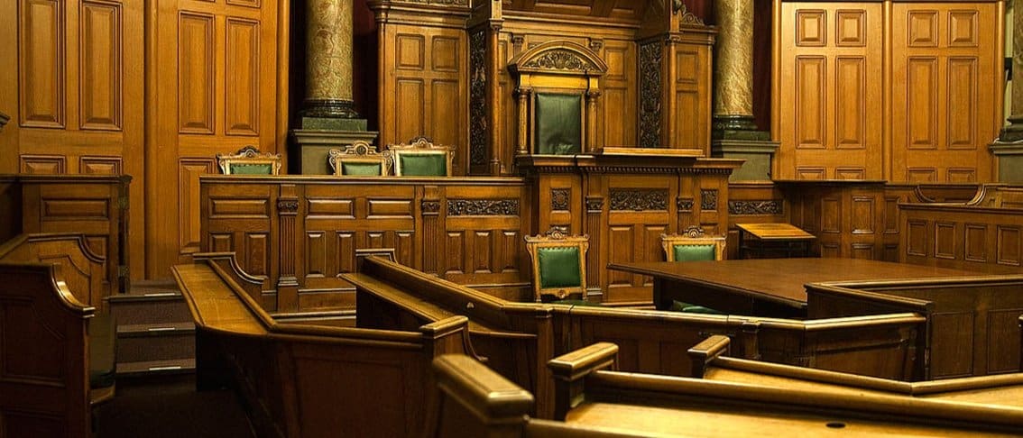1260px-Courtroom_1134x486
